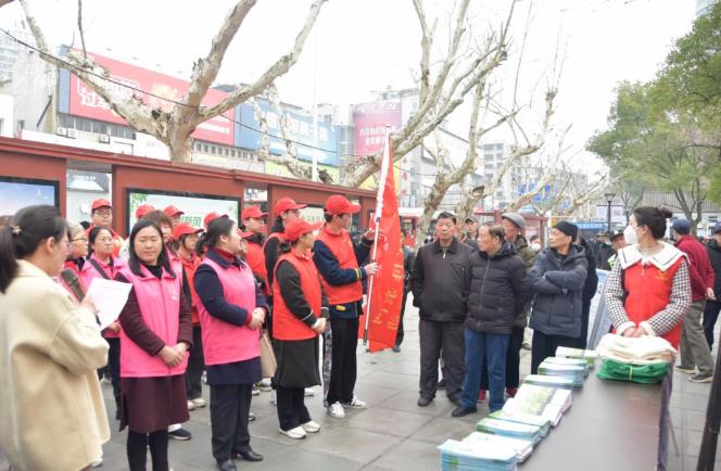 這些法，你需要知道！爭做文明先行者，共創(chuàng)九江文明城——九江市生態(tài)環(huán)境局聯(lián)合市婦聯(lián)、巾幗志愿者協(xié)會(huì)結(jié)合創(chuàng)文開展普法宣傳